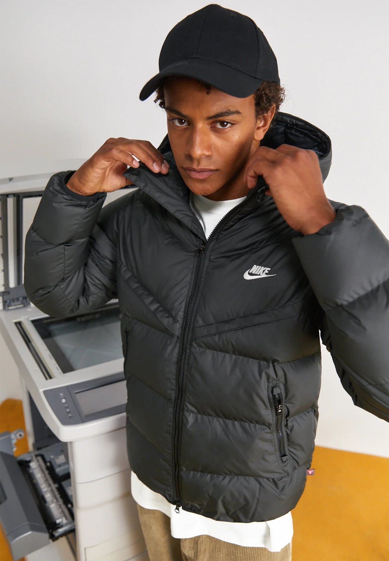 Nike Windrunner PrimaLoft Storm-FIT Şişme Mont, Siyah — image 2 of 3