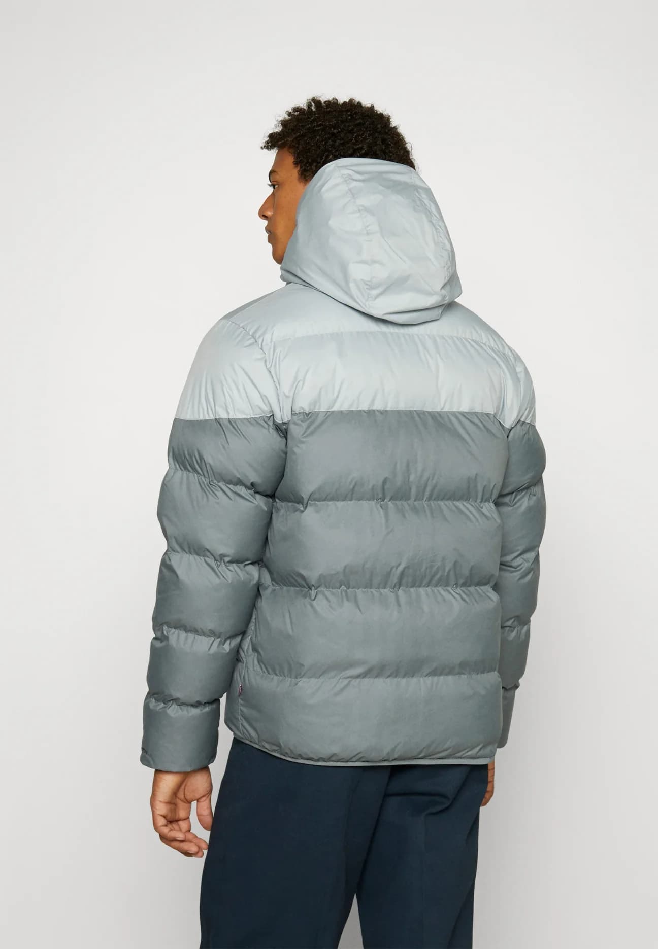 Nike Windrunner PrimaLoft Storm-FIT Şişme Mont Gri renk, Gri — image 3 of 4