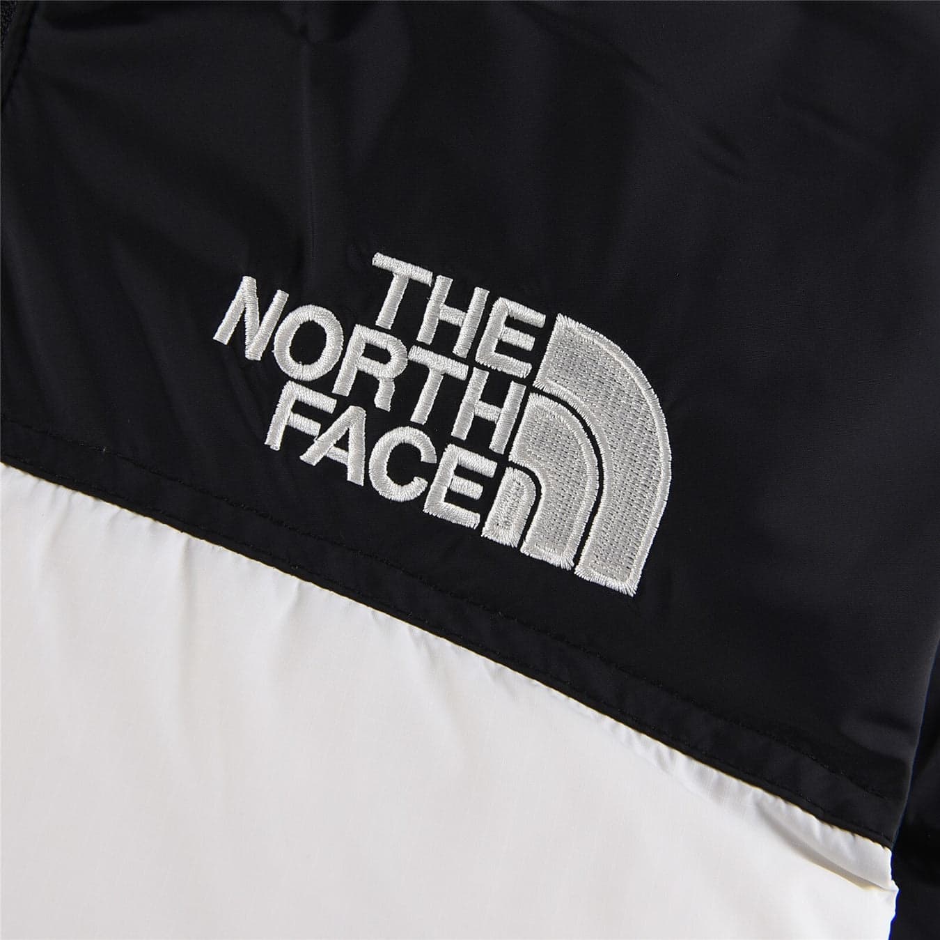 The North Face 1996 Retro Nuptse Yelek Siyah-Beyaz, Beyaz — image 4 of 4